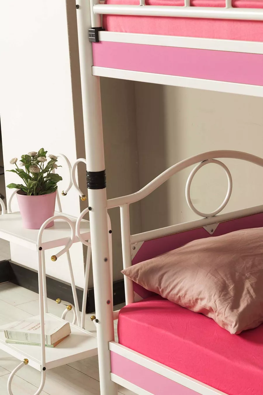 Smaragden Baby Kinderkamer Houten Hoofdeinde Metalen Stapelbed En Bed Wit Roze