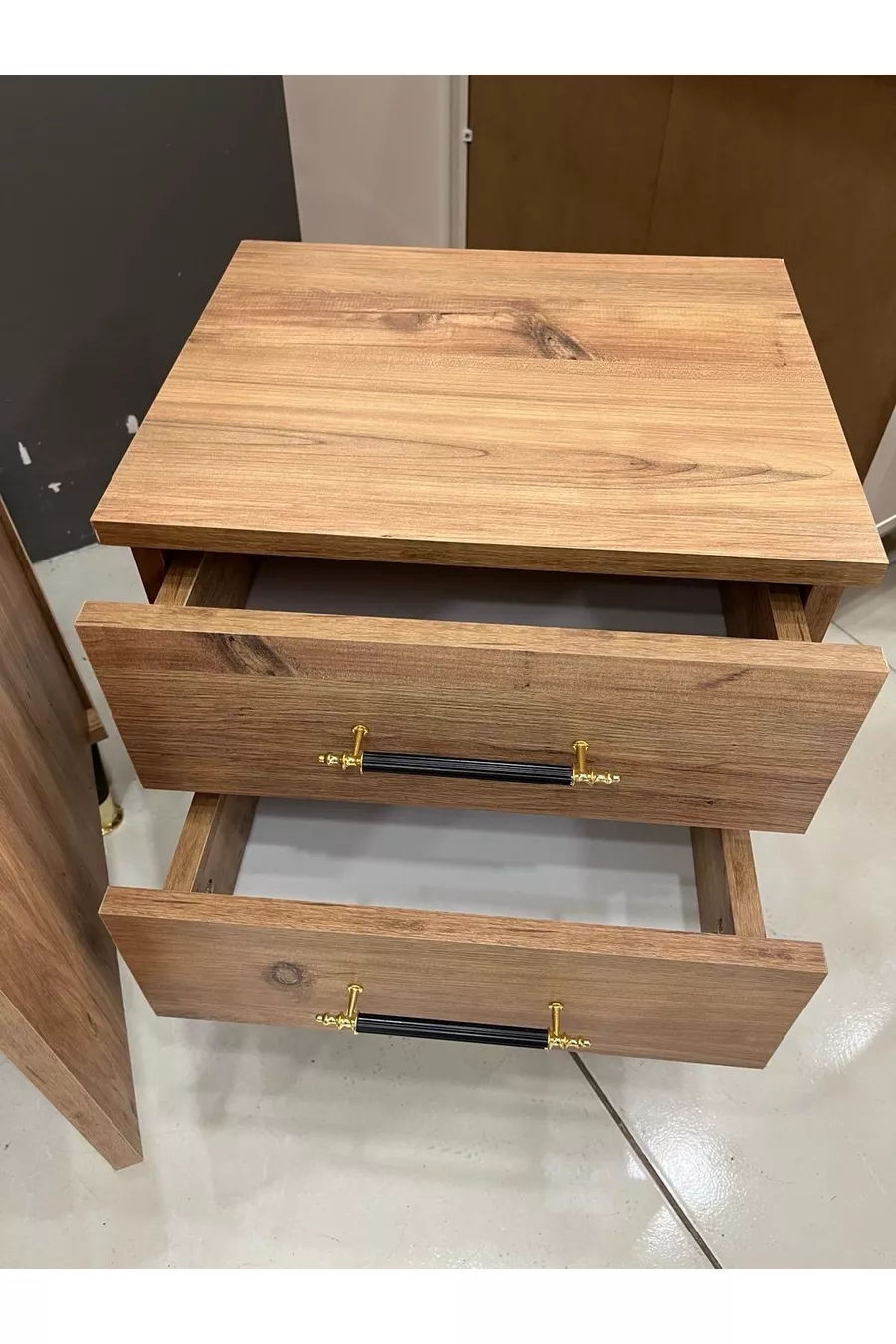 Table de chevet Şölen en pin