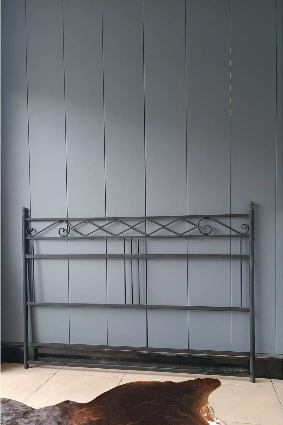 Tête de lit en fer forgé simple et options adaptées aux lits de ' tailles