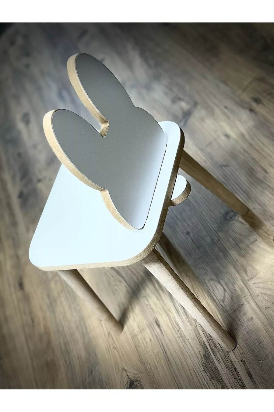 Chaise tabouret à thème animal Lapin blanc