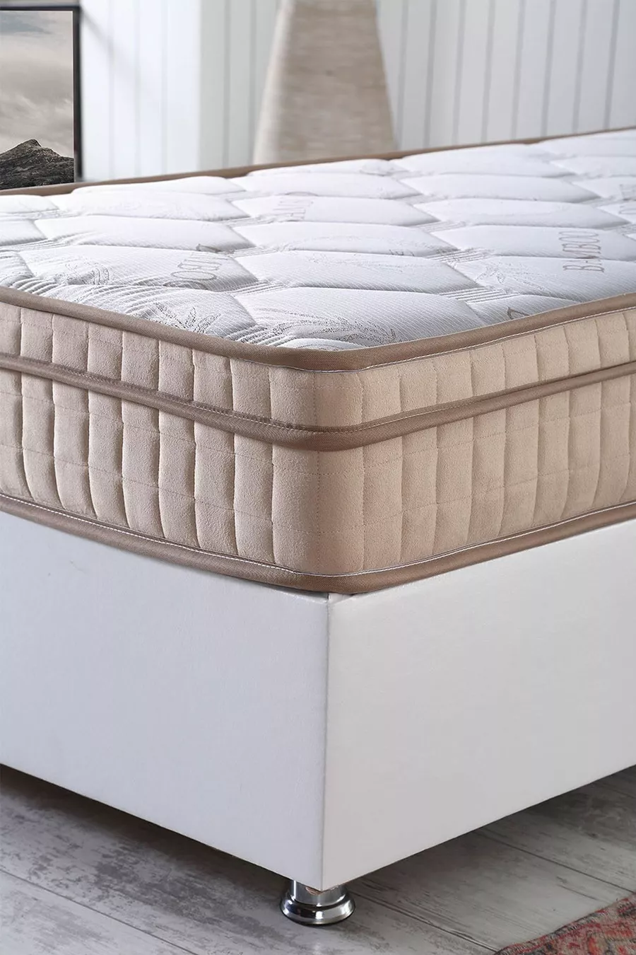 Matelas à ressorts Bella orthopédique avec coussin caché