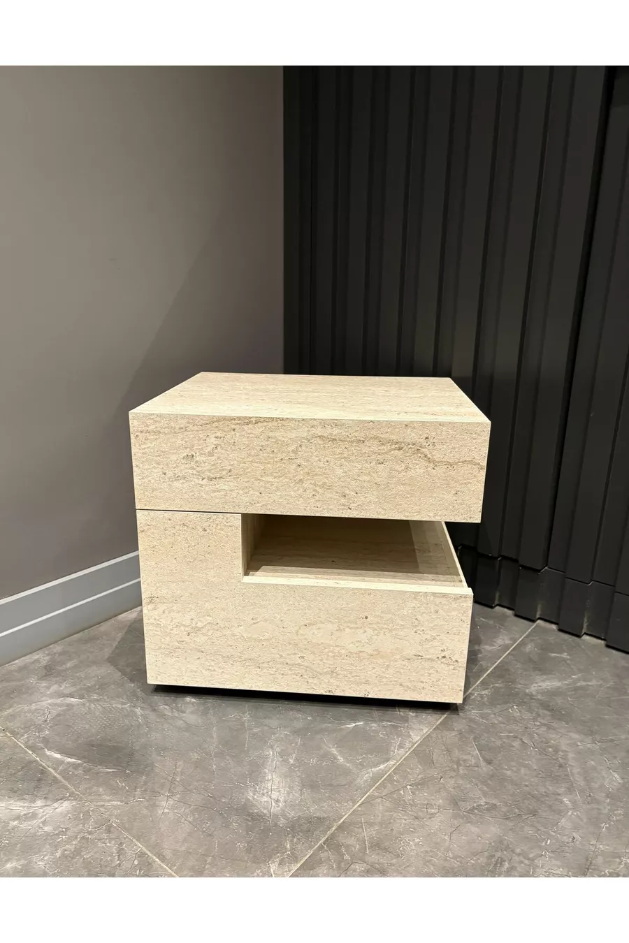 Table de chevet à effet travertin