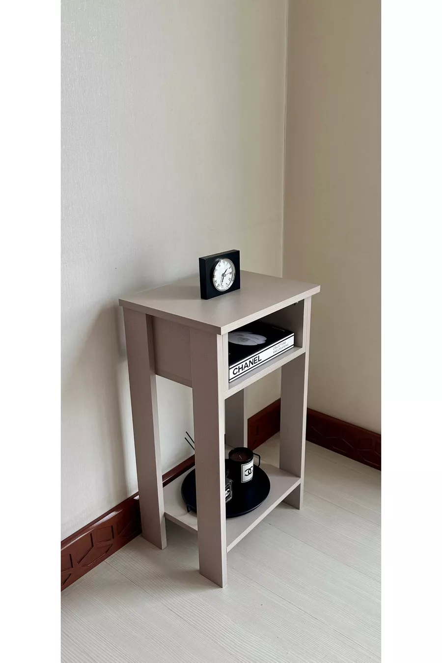 Table de chevet en MDF avec étagères ouvertes, coton et beige