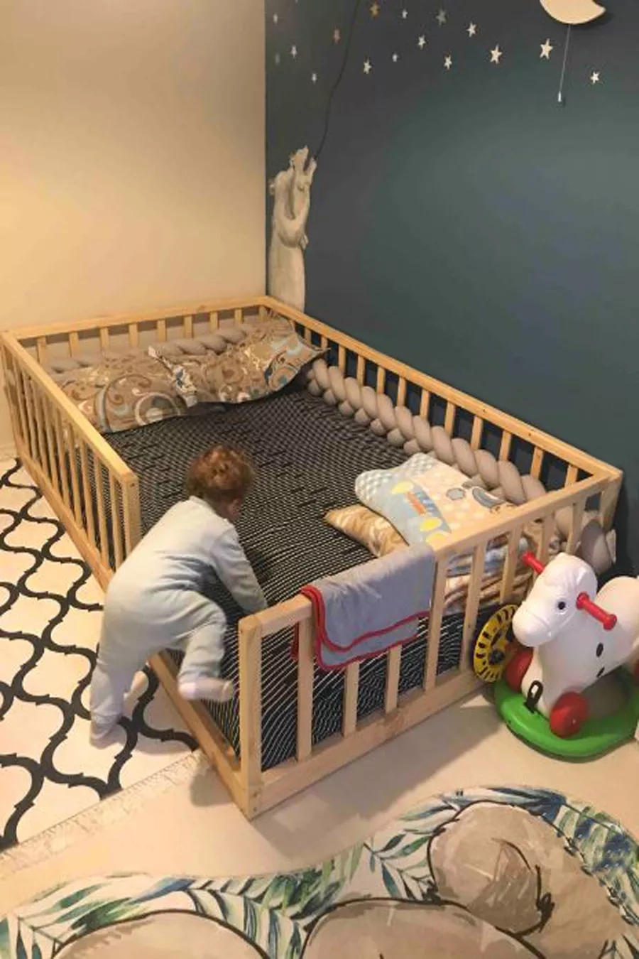 Lit Montessori pour bébé et enfant en bois naturel