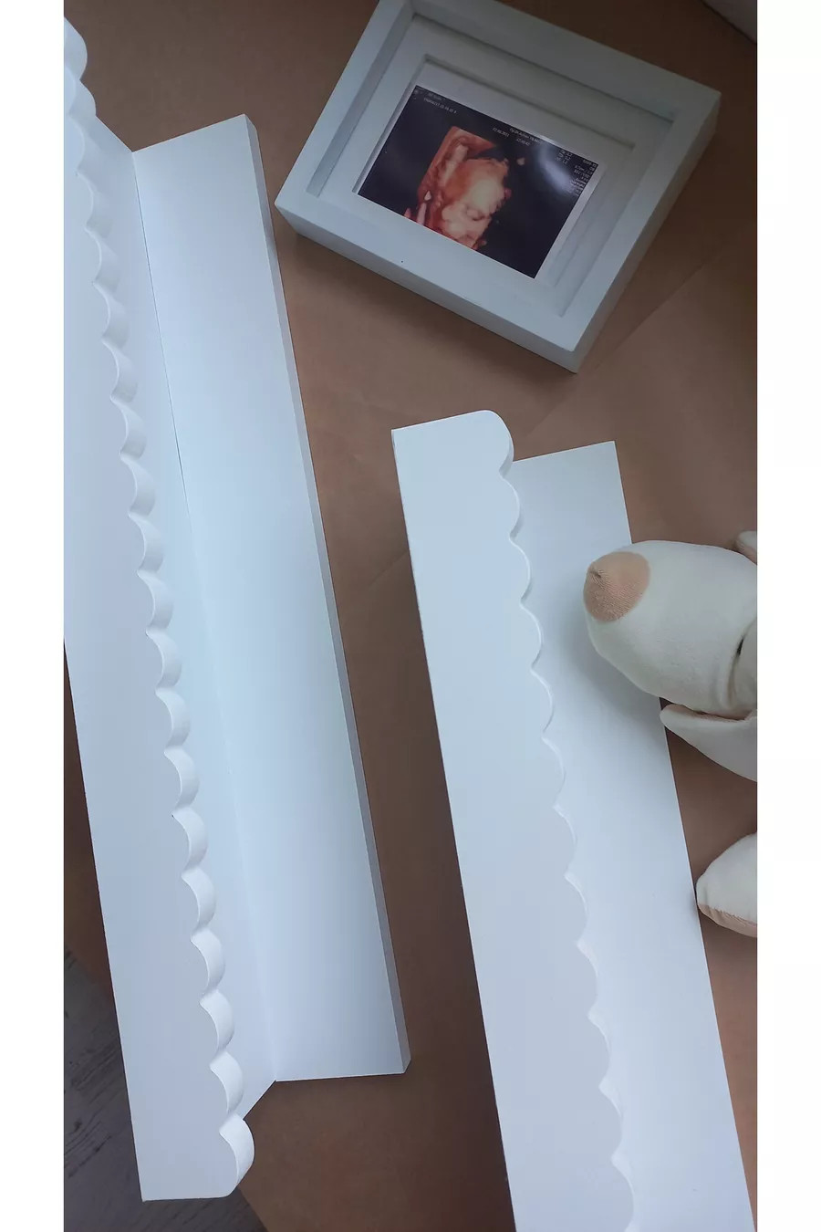 Witte Montessori kinder- en babykamer boekenkast wandplank, kameraccessoire (mat wit / en cm)