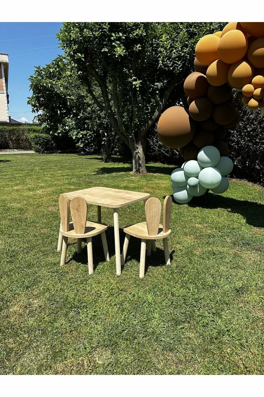 La table pour enfants et 2 chaises