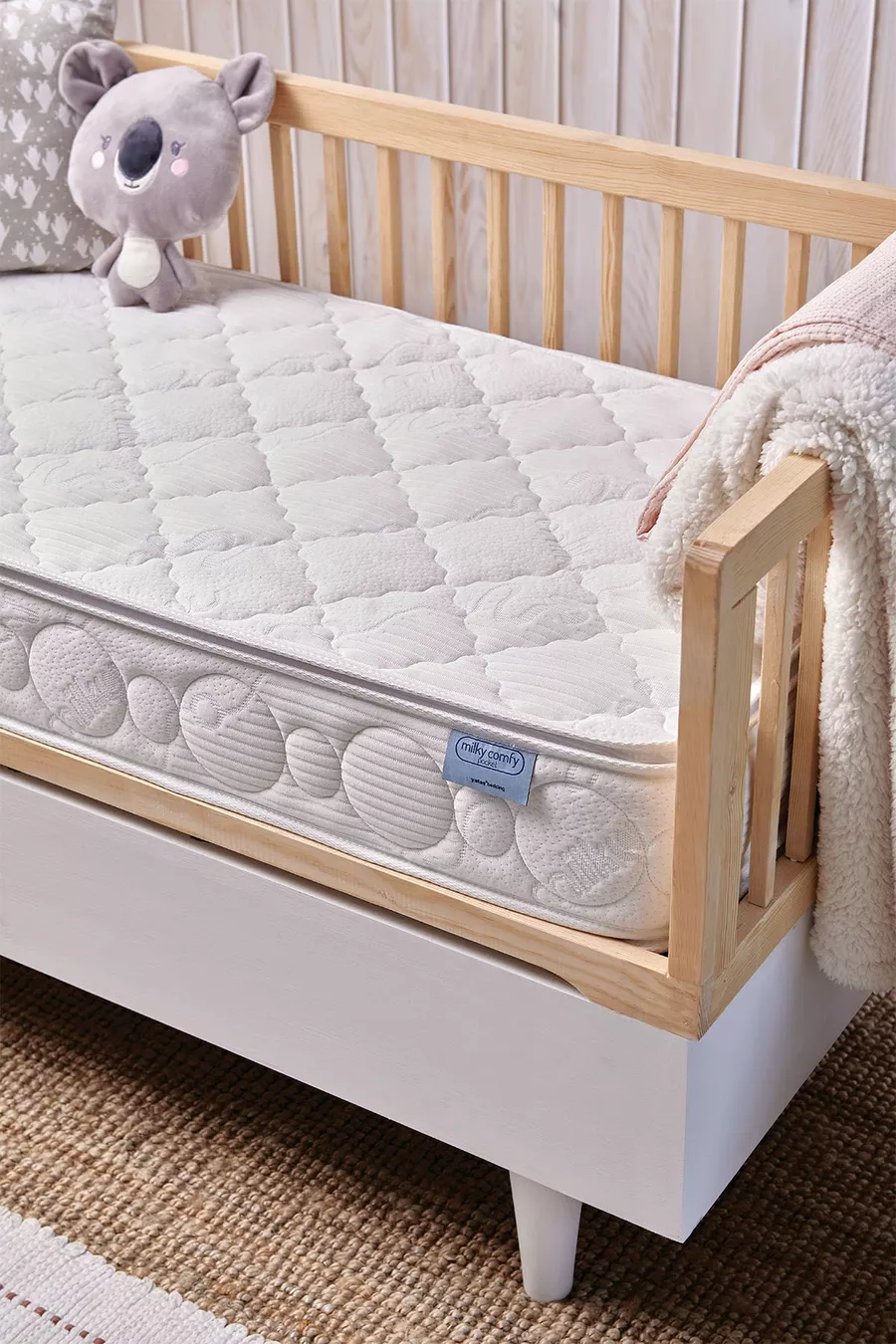 Milky Comfy Wasbaar Gevoerd Pocketvering Babybed