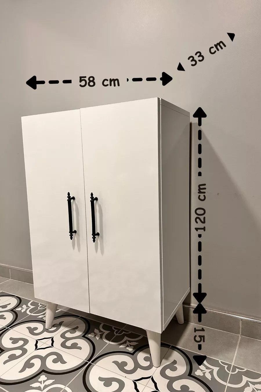 Multifunktionaler weißer Kleiderschrank **